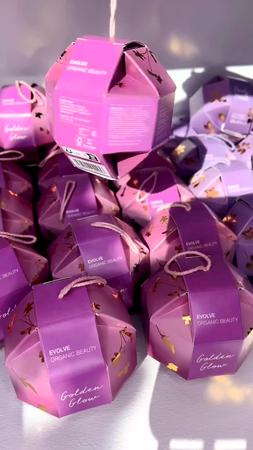 Evolve Beauty Golden Glow Bauble